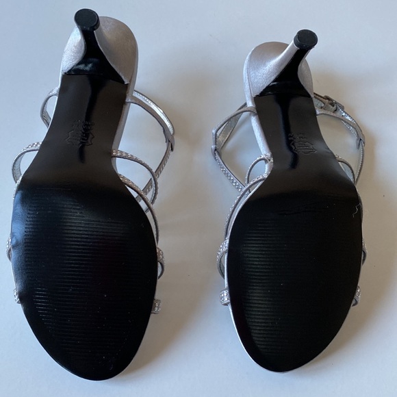 Touch of Nina silver metallic dress sandals with side buckle. - Picture 5 of 8